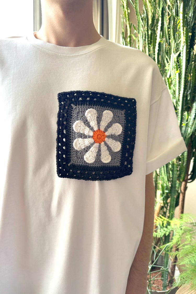 Papatya Desenli T-shirt