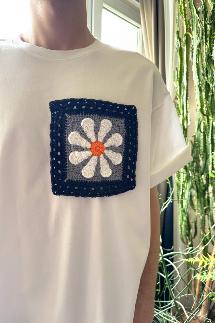 Papatya Desenli T-shirt
