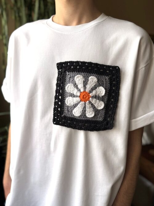 Papatya Desenli T-shirt