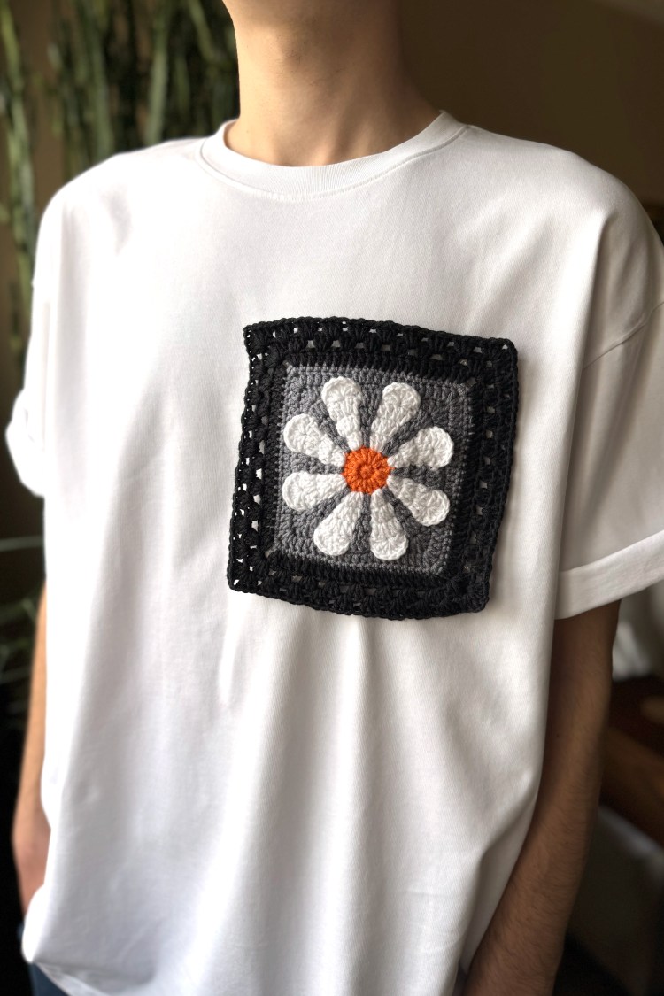 Papatya Desenli T-shirt