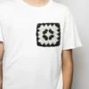 siyah beyaz işlemeli t-shirt