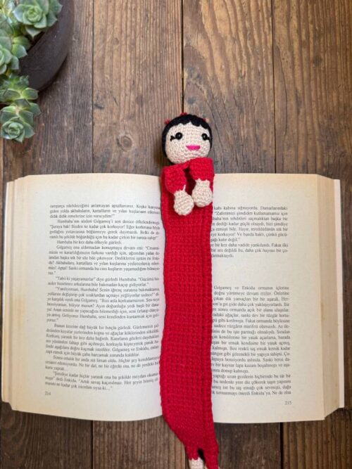 Amigurumi Balerin Topuzlu Kız Kitap Ayracı kırmızı