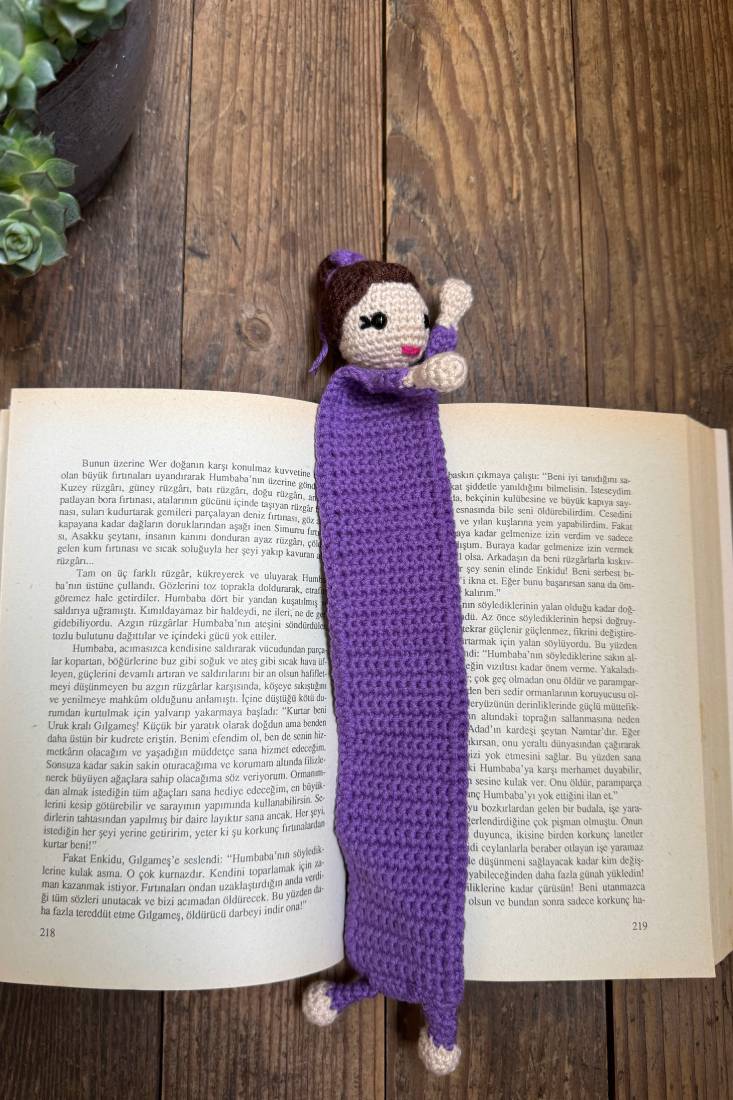 Amigurumi Balerin Topuzlu Kız Kitap Ayracı mor Amigurumi Balerin Topuzlu Kız Kitap Ayracı