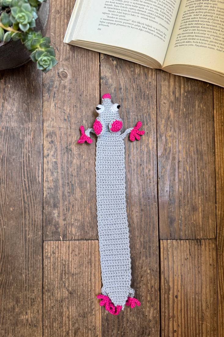 Amigurumi Gri Fare Kitap Ayracı 2 El Yapımı Amigurumi Gri Fare Kitap Ayracı