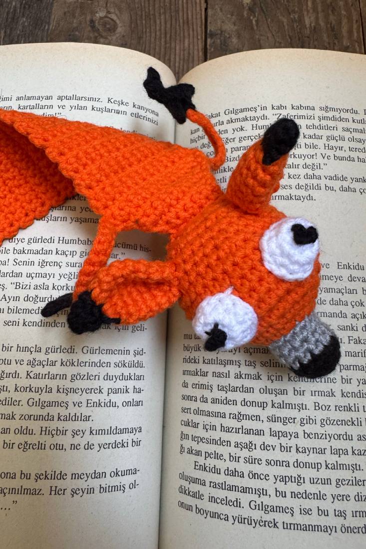 Amigurumu tilki ayraç 2 Amigurumi Tilki Kitap Ayracı