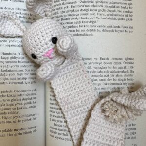 El Yapımı Amigurumi Tavşan Kitap Ayracı