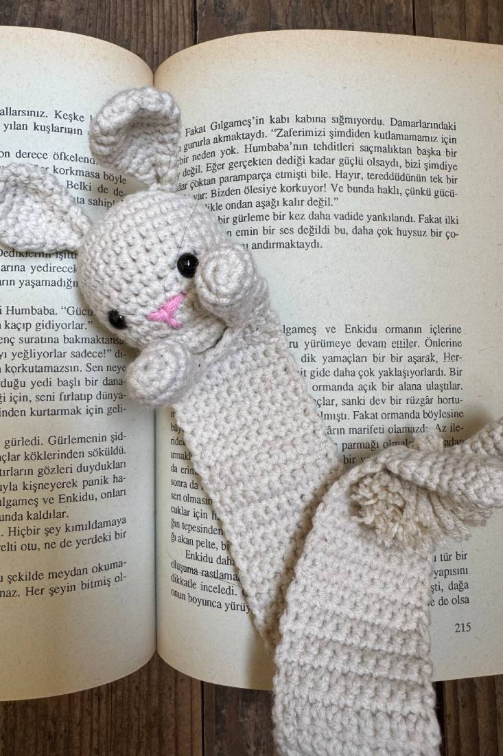 El Yapımı Amigurumi Tavşan Kitap Ayracı 2 El Yapımı Amigurumi Tavşan Kitap Ayracı