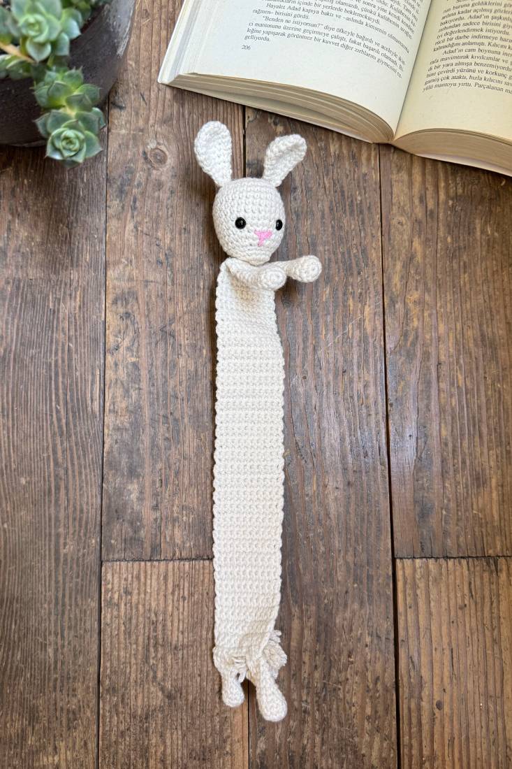 El Yapımı Amigurumi Tavşan Kitap Ayracı 3 El Yapımı Amigurumi Tavşan Kitap Ayracı