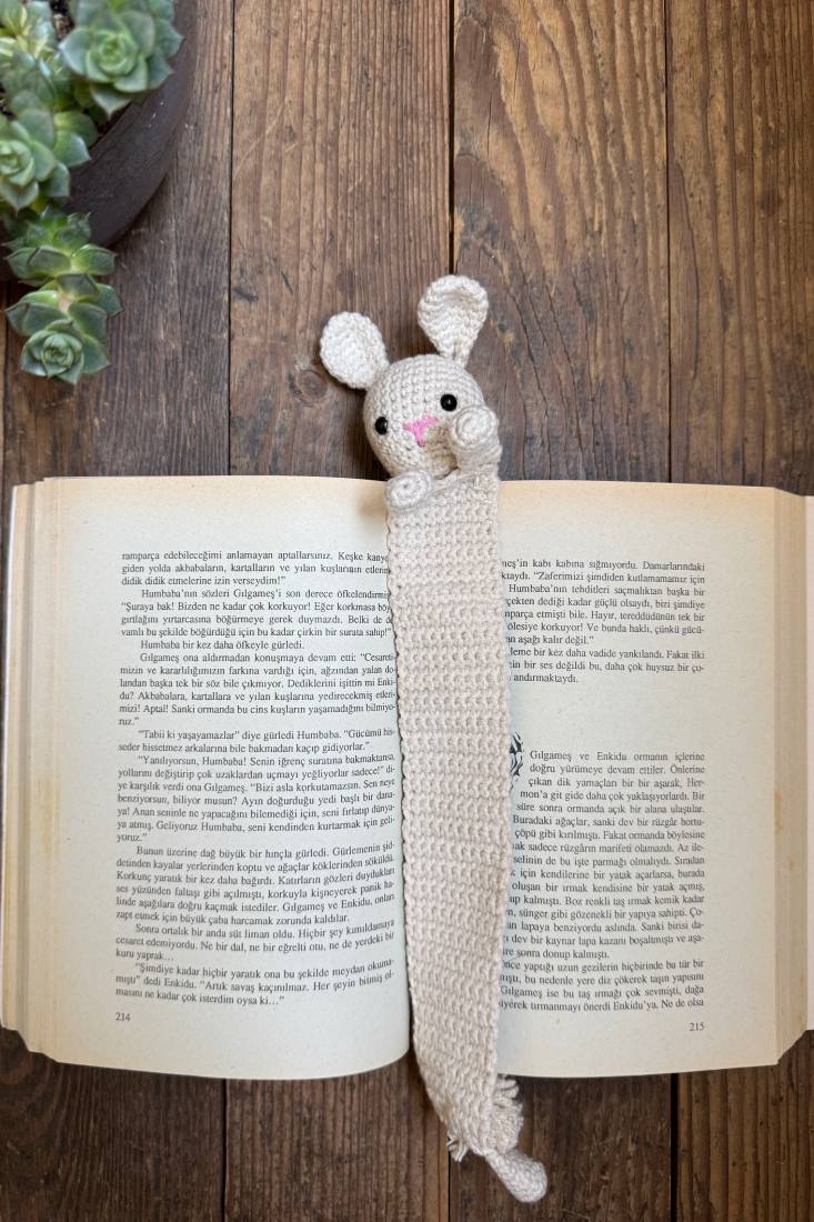 El Yapımı Amigurumi Tavşan Kitap Ayracı El Yapımı Amigurumi Tavşan Kitap Ayracı