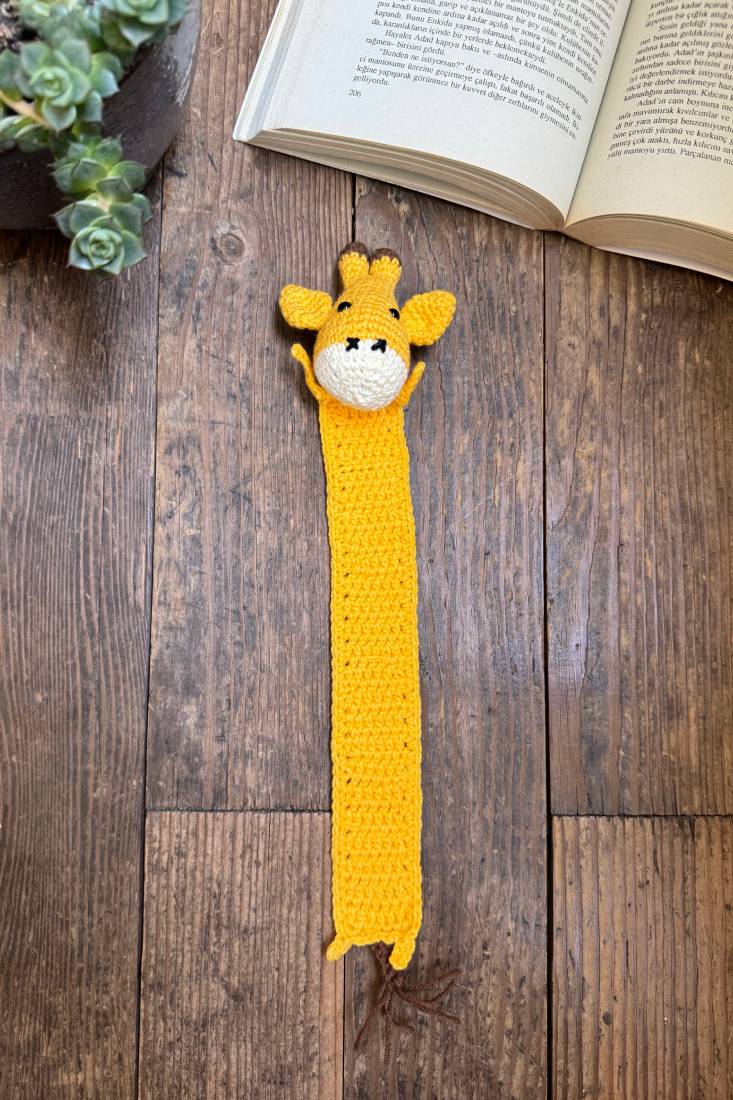 El Yapımı Amigurumi Zürafa Kitap Ayracı 2 El Yapımı Amigurumi Zürafa Kitap Ayracı