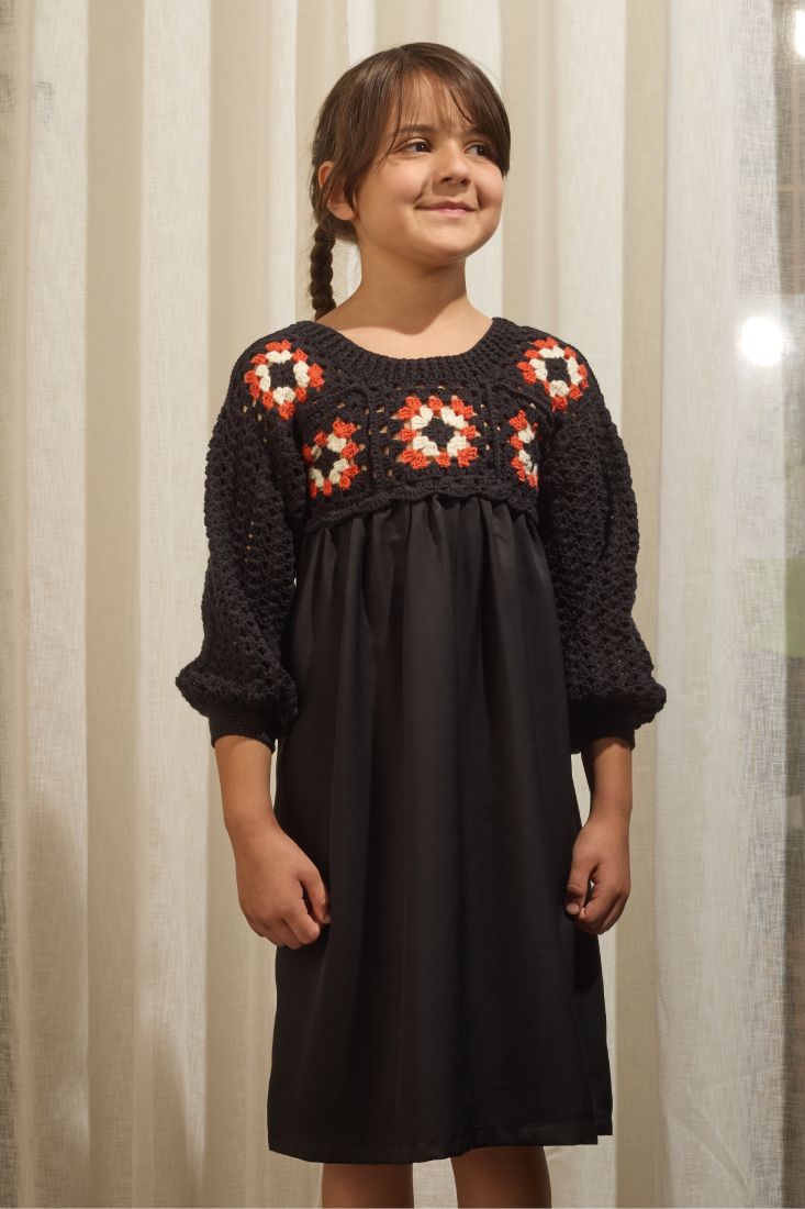 El Yapımı Motifli Siyah Uzun Kollu Kız Çocuk Elbisesi 5 El Yapımı Motifli Siyah Uzun Kollu Kız Çocuk Elbisesi