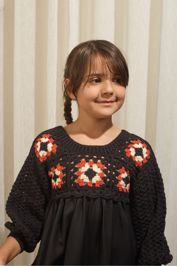 El Yapımı Motifli Siyah Uzun Kollu Kız Çocuk Elbisesi 6 El Yapımı Motifli Siyah Uzun Kollu Kız Çocuk Elbisesi