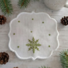 2'li Kaneviçe İşlemeli Sunum Peçetesi (15×15 cm) – Doğal Lif İğne İpli, El Yapımı Çiçek Desenli