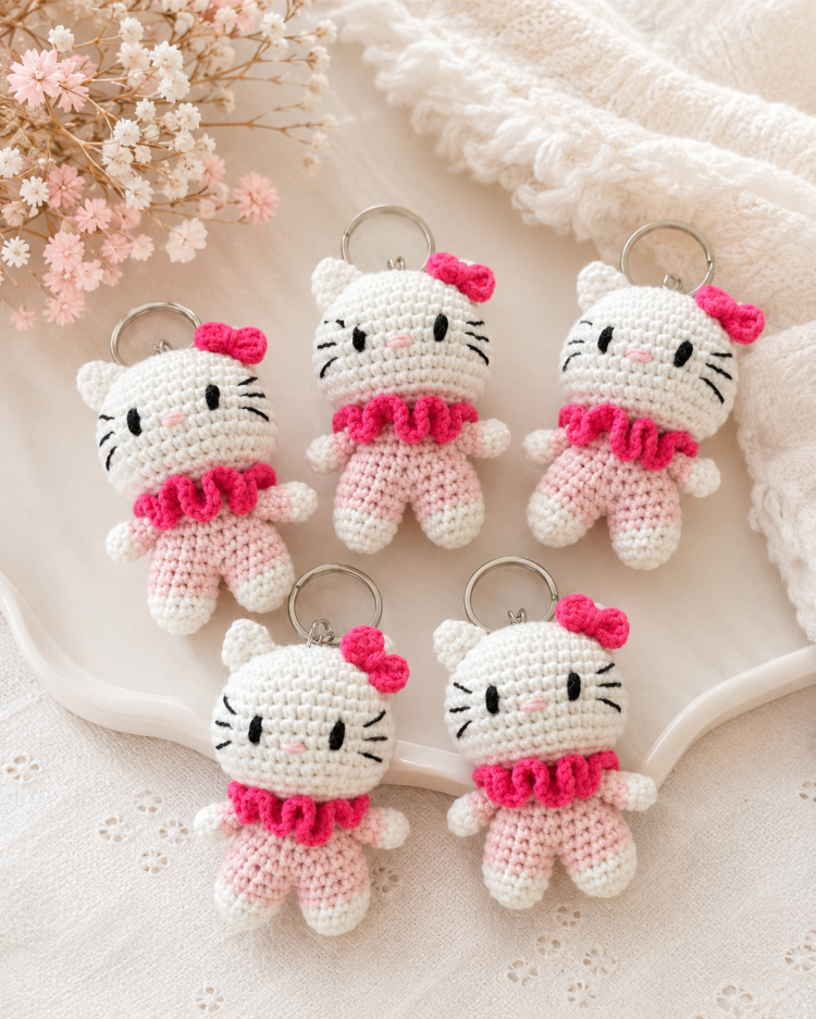 nahtar2 El Yapımı Amigurumi Kedi Anahtarlık – Pembe Detaylı Örgü Çanta Süsü