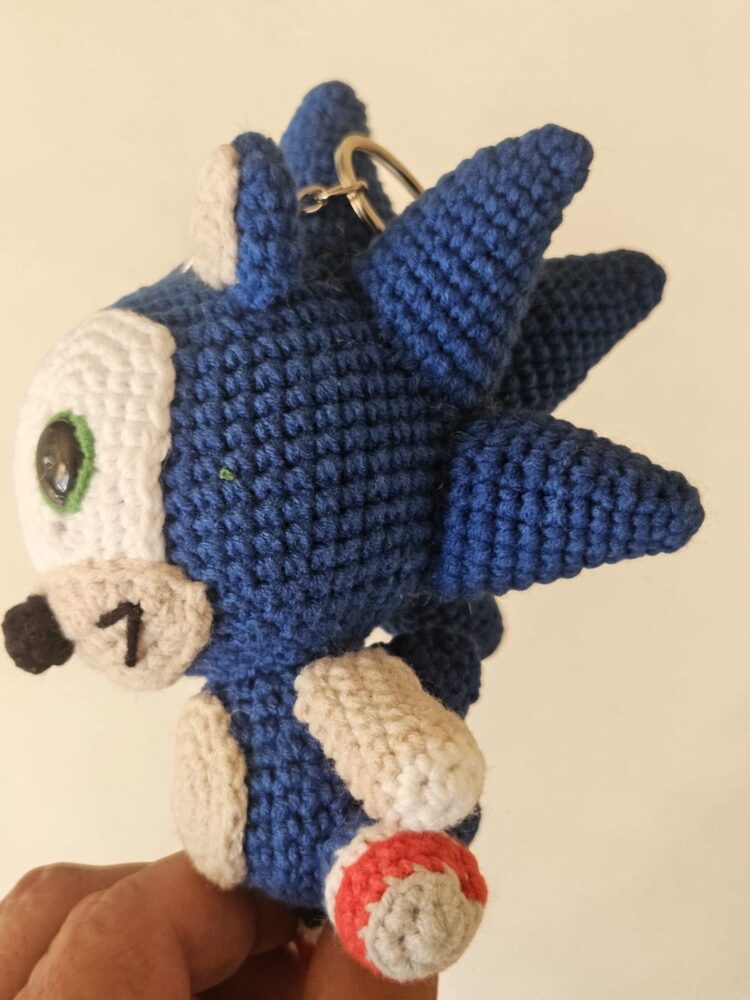 sonic1 El Yapımı Sonic Amigurumi Anahtarlık ve Çanta Süsü – 16 cm
